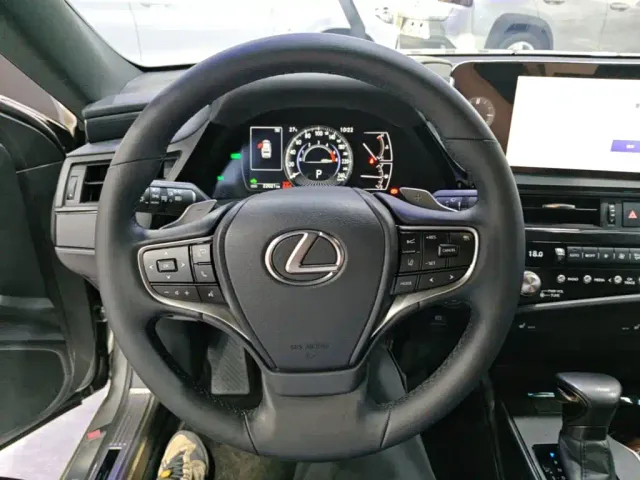 Lexus ES — Фото автомобиля 10