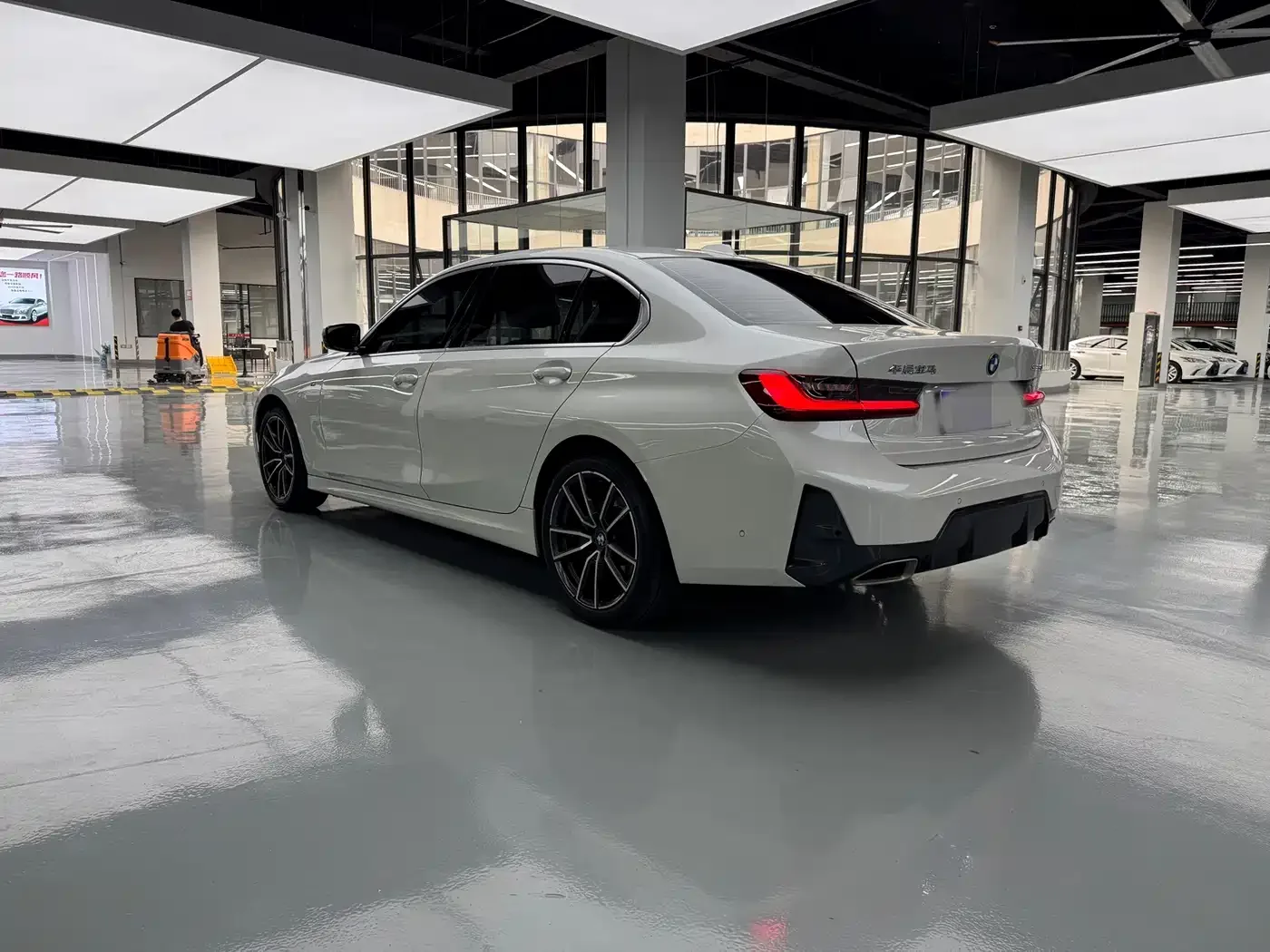 BMW BMW 3 Series 2024 325Li M Sport Package — Фото автомобиля 14