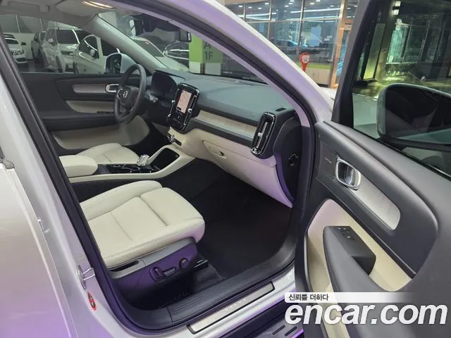 Вольво XC40 B4 Ultra Bright — Фото автомобиля 10