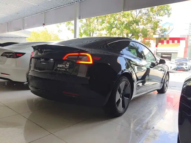 Tesla Model 3 — Фото автомобиля 6