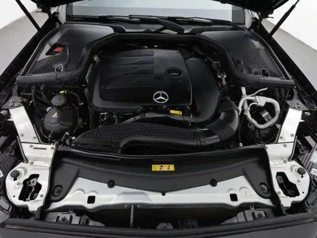 Mercedes-Benz E-Class — Фото автомобиля 6