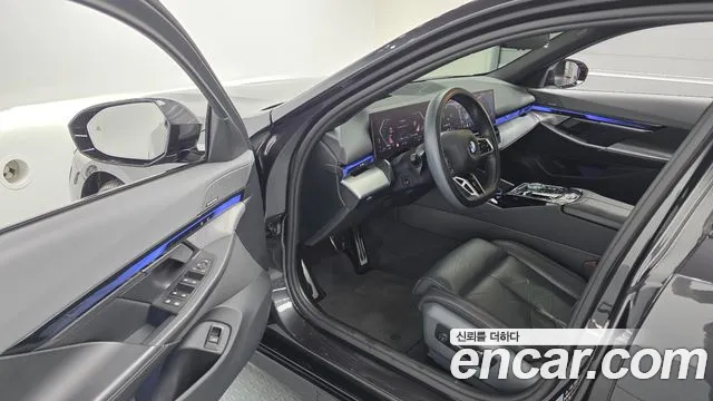 BMW 5-Series 5 серия (G60) 530i xDrive M Sport — Фото автомобиля 9