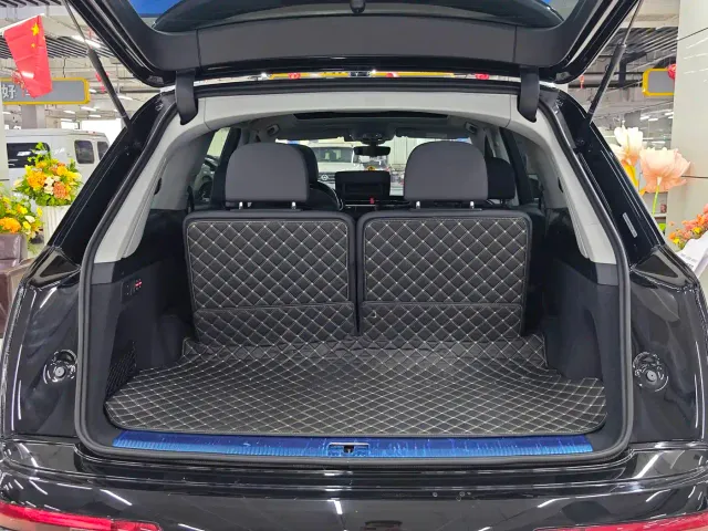 Audi Q7 — Фото автомобиля 16