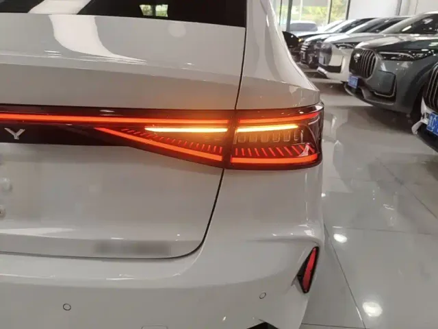 Chery Arrizo 8 — Фото автомобиля 7