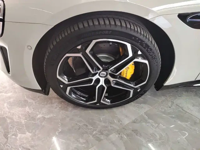 Xiaomi SU7 — Фото автомобиля 22