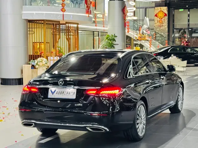 Mercedes-Benz E-Class — Фото автомобиля 9