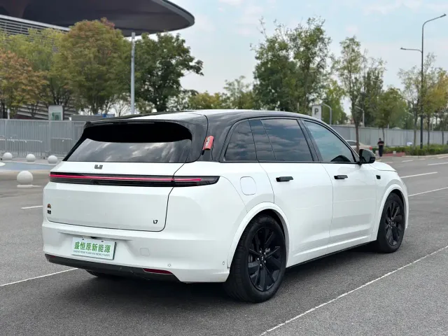 Li Auto L7 — Фото автомобиля 18
