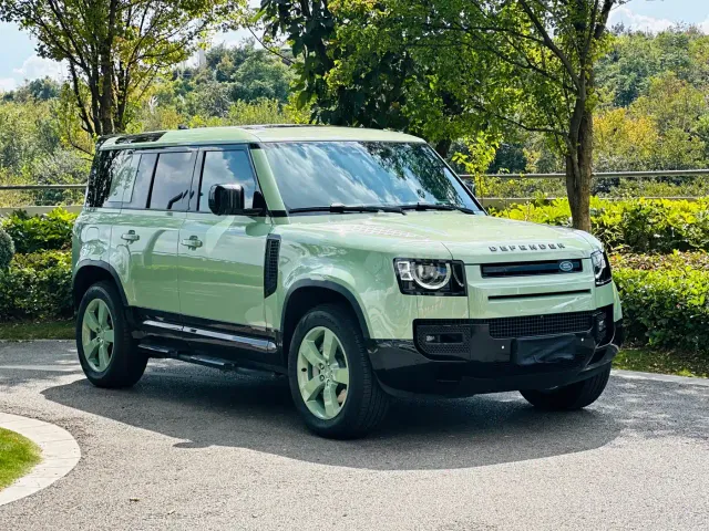 Land Rover Defender — Фото автомобиля 3
