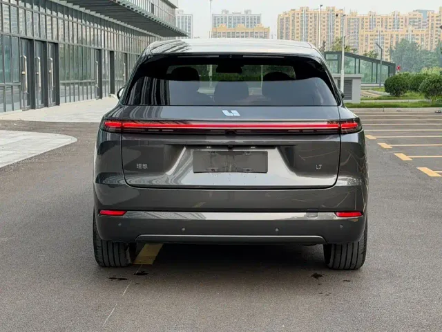 Li Auto L7 — Фото автомобиля 5