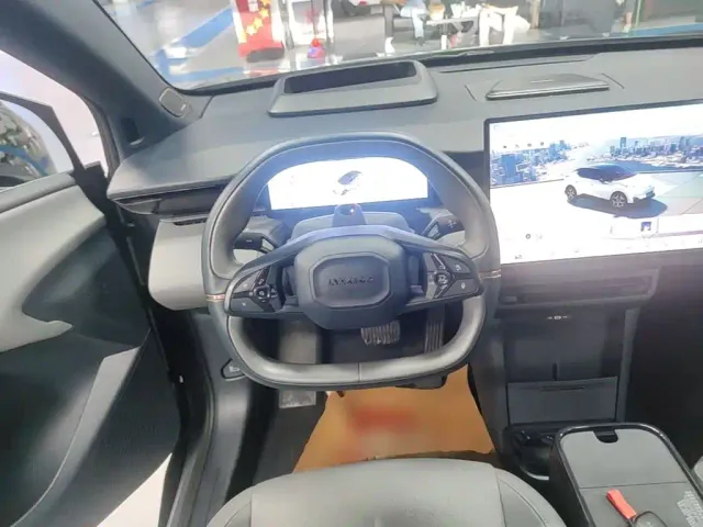 Lynk & Co Z20 — Фото автомобиля 10