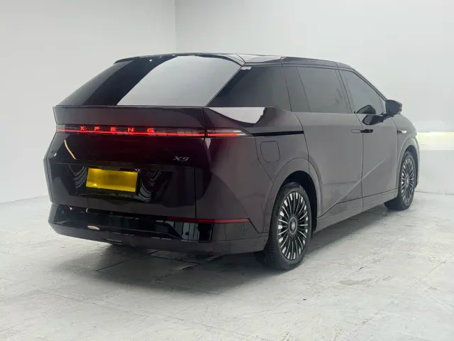 Xpeng X9 — Фото автомобиля 6
