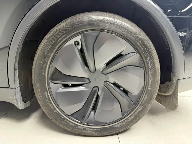 Tesla Model Y — Фото автомобиля 12
