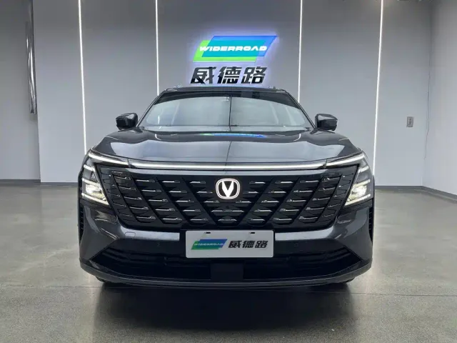 Changan Changan CS75 PLUS 2025 4th Gen UItra 2.0T New Blue Whale Cloudrider Model — Фото автомобиля 2