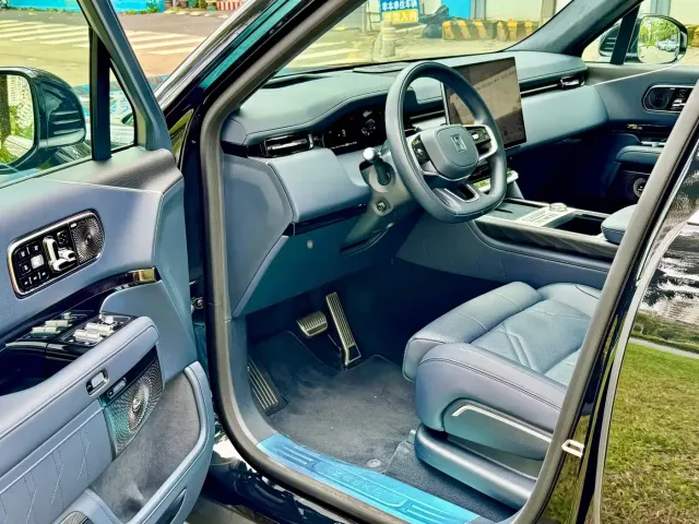 ZEEKR Zeekr 9X 2025 Standard Edition — Фото автомобиля 8