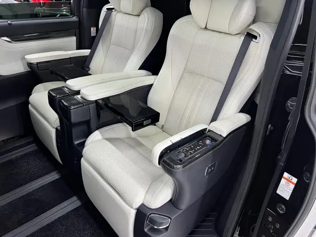 Lexus LM — Фото автомобиля 12