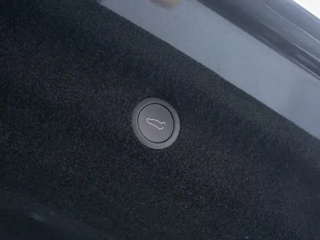 Tesla Model Y — Фото автомобиля 18