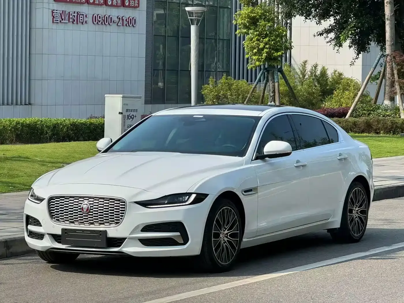 Фотография автомобиля — Jaguar XEL