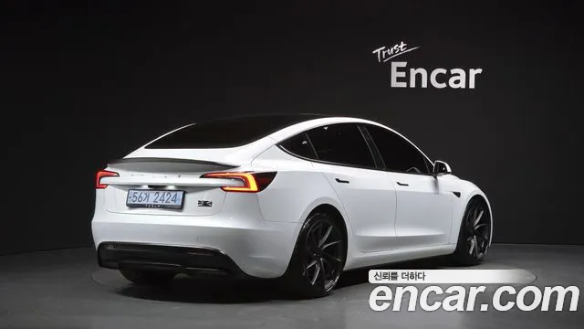 Tesla Model 3 — Фото автомобиля 2