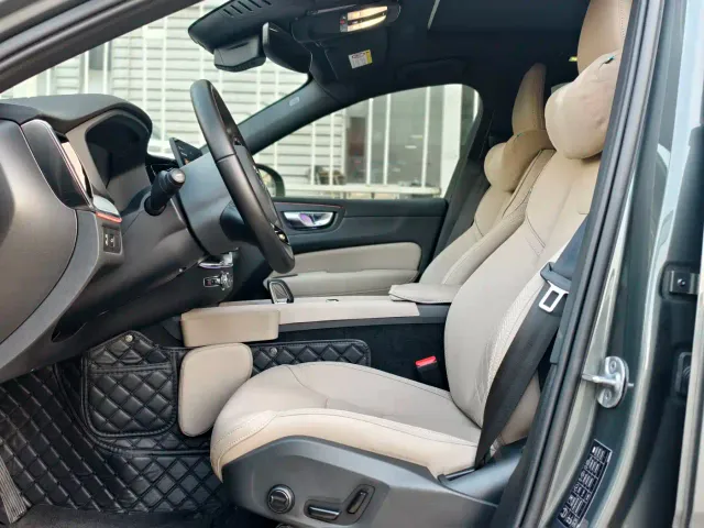 Volvo XC60 — Фото автомобиля 14