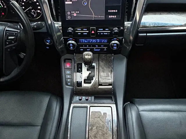 Toyota Vellfire — Фото автомобиля 18