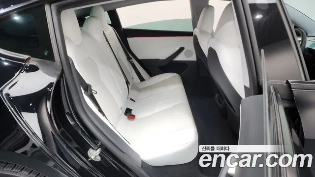 Tesla Model 3 — Фото автомобиля 11