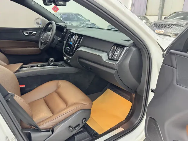 Volvo XC60 — Фото автомобиля 7