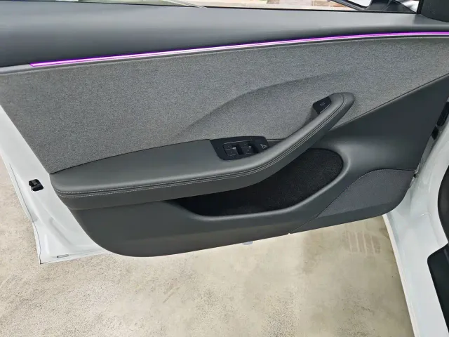 Tesla Model 3 — Фото автомобиля 13