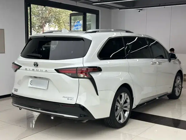Toyota Sienna — Фото автомобиля 12