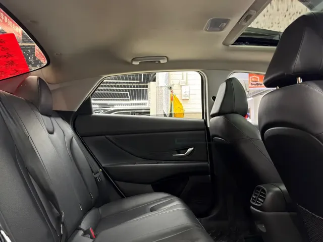 Hyundai Elantra — Фото автомобиля 24