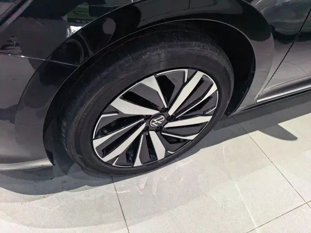 Volkswagen Passat — Фото автомобиля 4