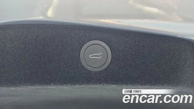 Tesla Model 3 — Фото автомобиля 24