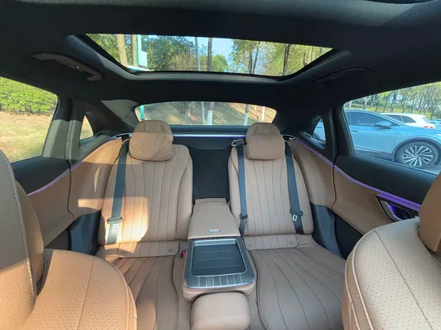 Mercedes-Benz E-Class — Фото автомобиля 5