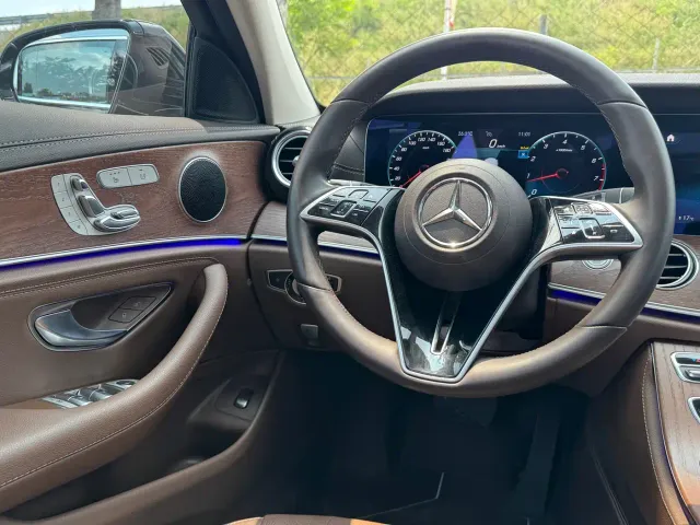 Mercedes-Benz E-Class — Фото автомобиля 8