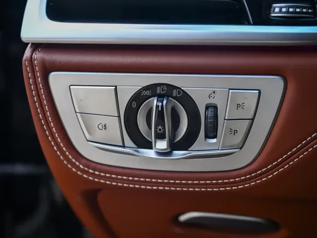 BMW 7 Series — Фото автомобиля 14