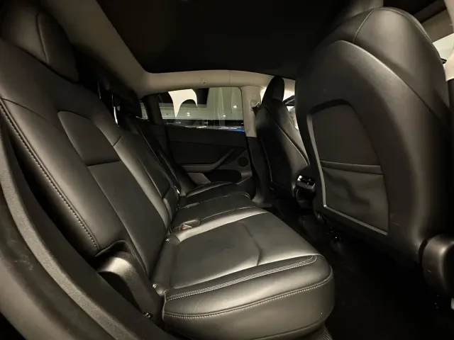 Tesla Model Y — Фото автомобиля 16
