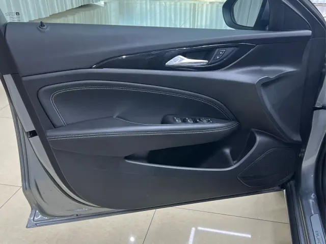 Buick Regal — Фото автомобиля 8