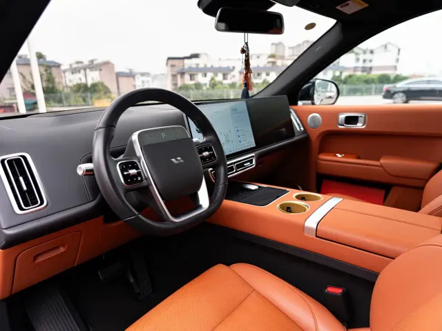 Li Auto L7 — Фото автомобиля 8
