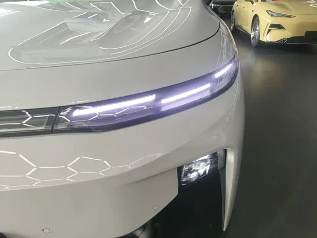 Leapmotor B10 — Фото автомобиля 23
