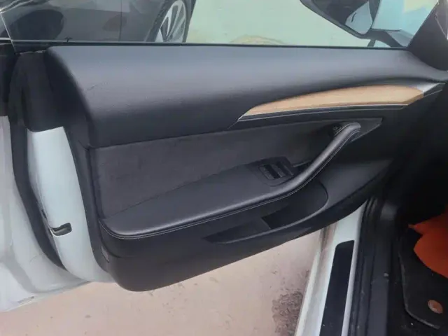 Tesla Model 3 — Фото автомобиля 7