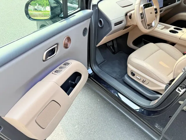 Li Auto i8 — Фото автомобиля 10