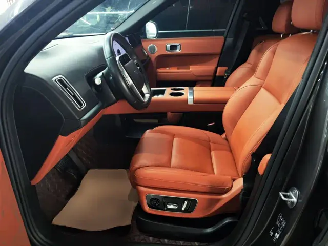 Li Auto L8 — Фото автомобиля 14