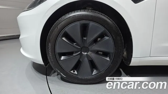 Tesla Model 3 — Фото автомобиля 5