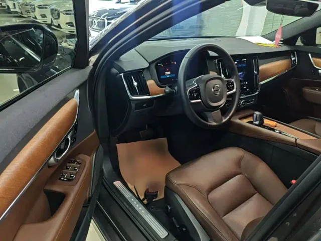 Volvo S90 — Фото автомобиля 15
