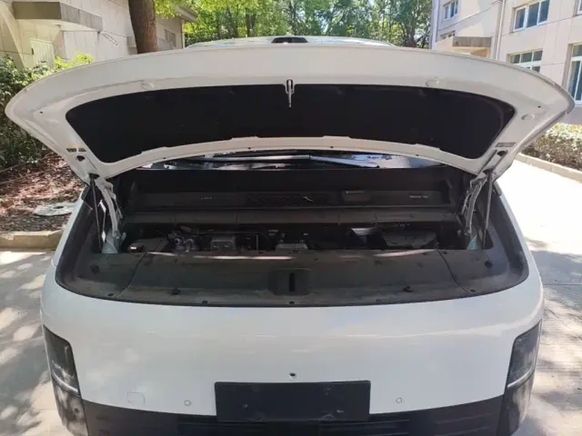 Li Auto MEGA — Фото автомобиля 19