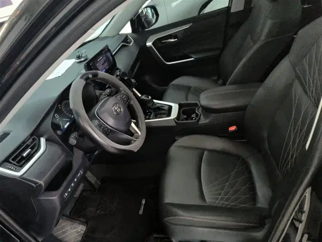 Toyota RAV4 — Фото автомобиля 10
