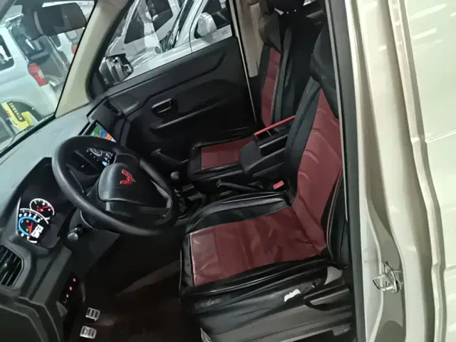 Wuling Hongguang V — Фото автомобиля 14
