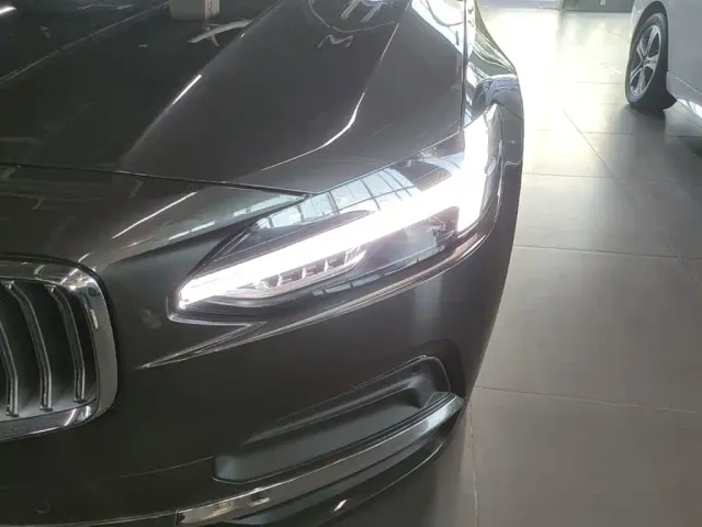Volvo S90 — Фото автомобиля 23