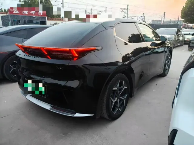 Lynk & Co Z20 — Фото автомобиля 9