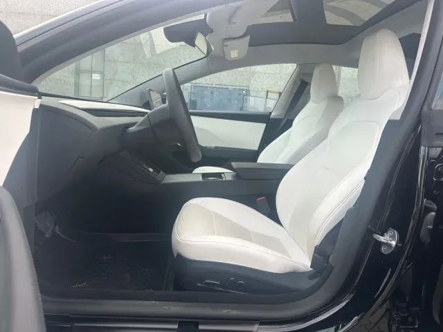 Tesla Model 3 — Фото автомобиля 9