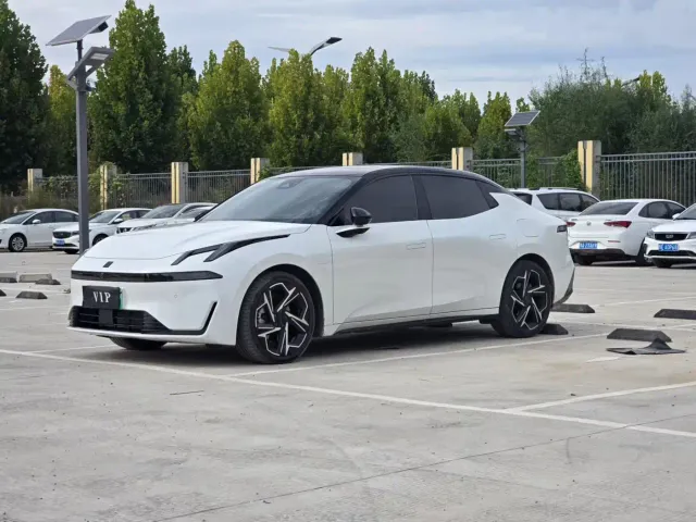 Фотография автомобиля — Lynk & Co 07 EM-P